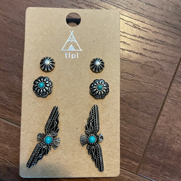 3 pairs Turquoise studs - Picture 1 of 2